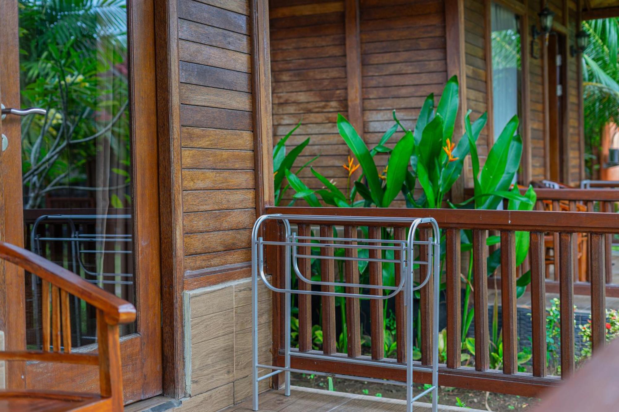 Rijet Villa Beach & Restaurant Ped Luaran gambar